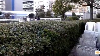 约两嫩妹闺蜜走后开操 吸奶摸穴调情 抬腿侧入呻吟大声 上位骑乘自己动 猛操晃动奶子